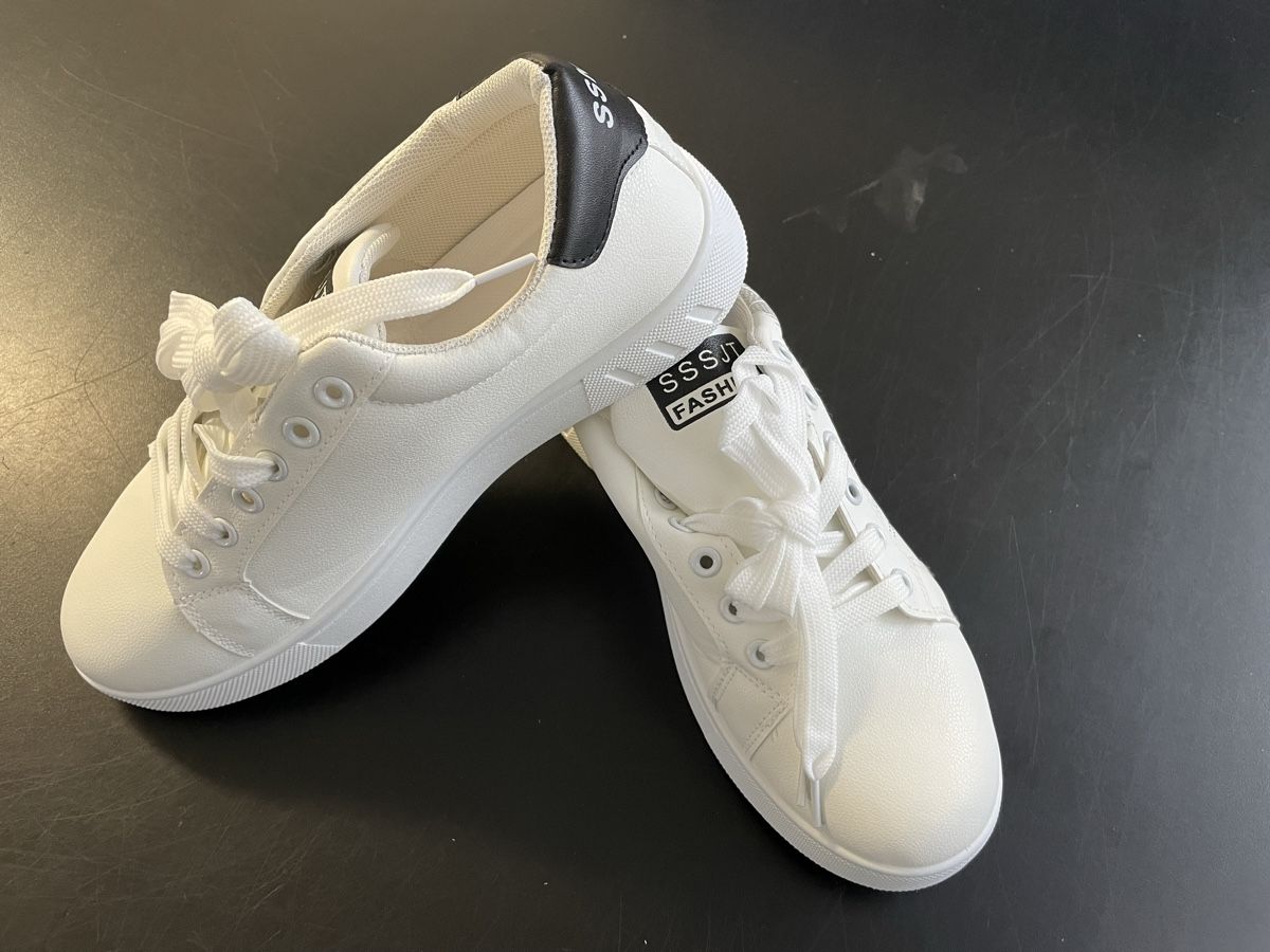 Herrenschuhe: Schnür-Sneaker für Herren – Neu (gemäss Beschreibung) aus Wolfwil von autolindemann