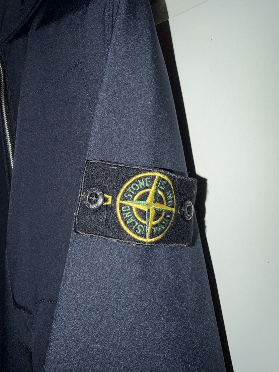 Stone Island Giacche: Stone Island Soft Shell-R Jacke, Dunkelblau, Grösse M – Nuovo (secondo la descrizione) da Meggen venduto da strawberryfield 1