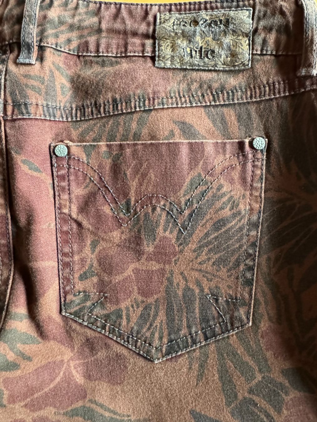 Nile Pantaloni: Hose von Nile mit Blumenmuster – Usato da Stäfa venduto da Mofi8712 3