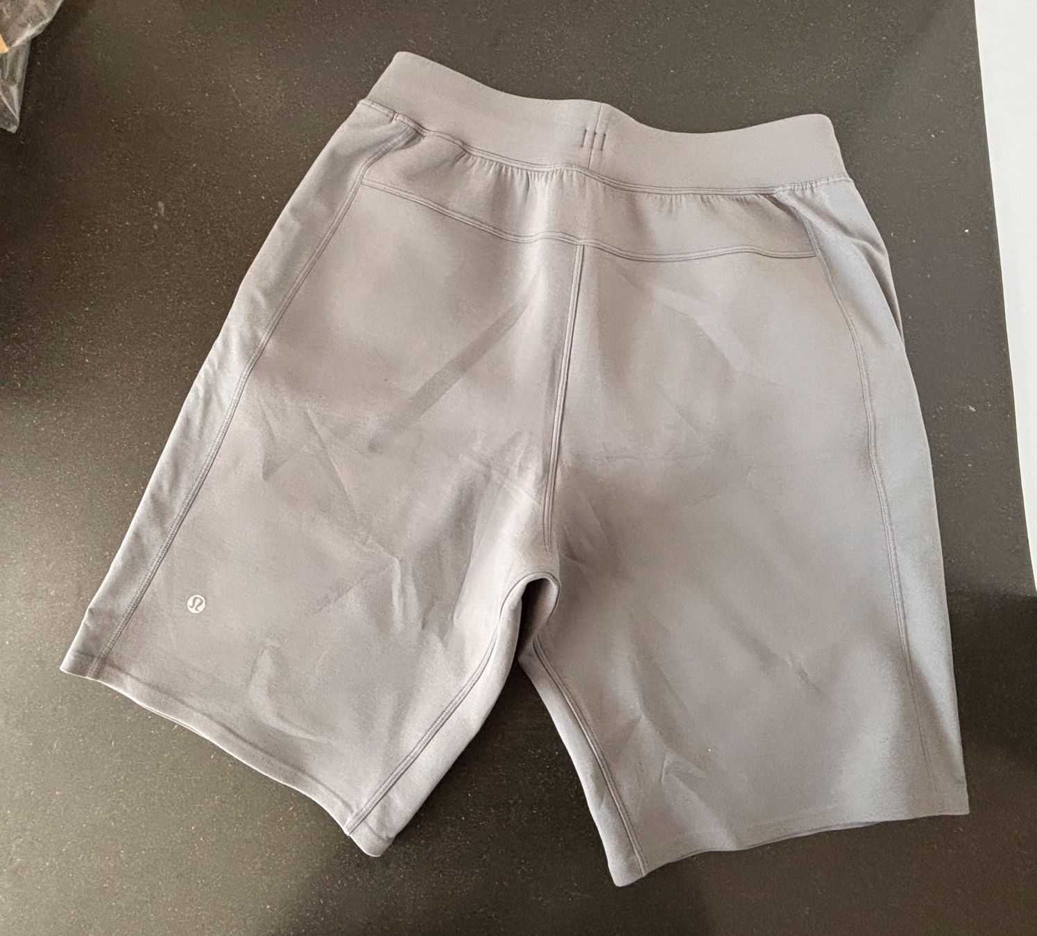 Lululemon Pantaloni: Lululemon 'T.H.E. Short' (M) – Usato da Bern venduto da lolapennt 1