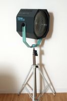 Broncolor Pulso Flooter Fresnel Spot 32.430.XX & Stativ