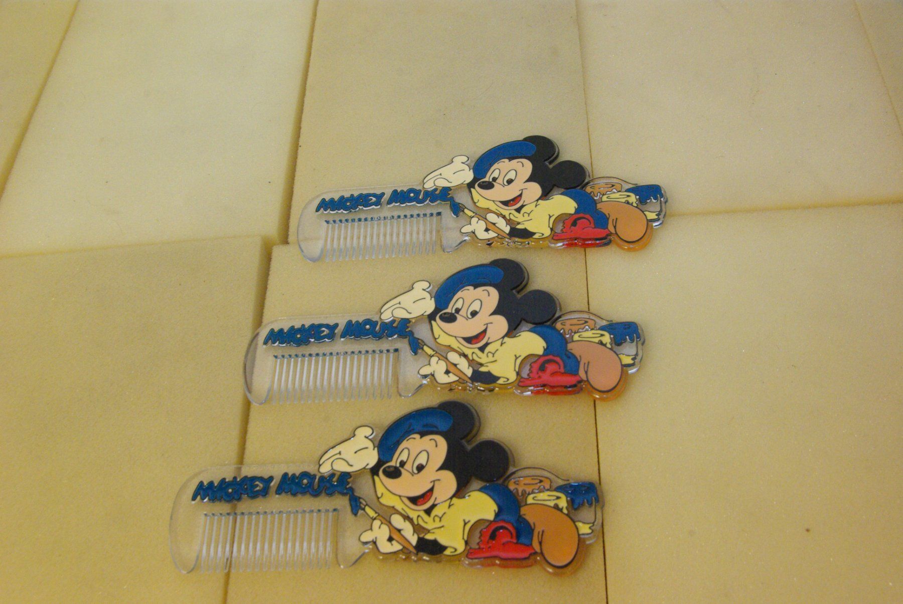 Altro per la cura dei capelli: 3x Mickey Mouse Strähl, kunststoff – Nuovo (secondo la descrizione) da Herisau venduto da Cevianer1844