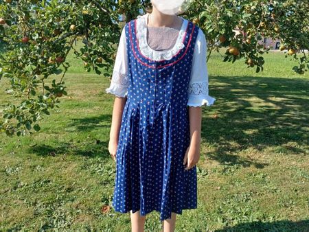 Tracht/Dirndl/Folkloren Rock mit Bluse+Schulter-Schal
