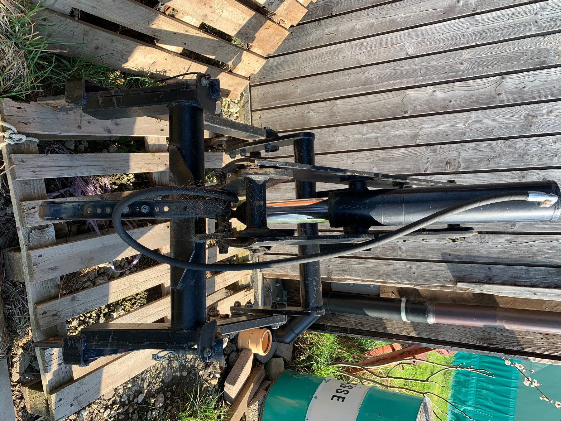 Tutte le macchine: Hydraulische Anbauvorrichtung – Nuovo (secondo la descrizione) da Grüt (Gossau ZH) venduto da M.J.F. 1
