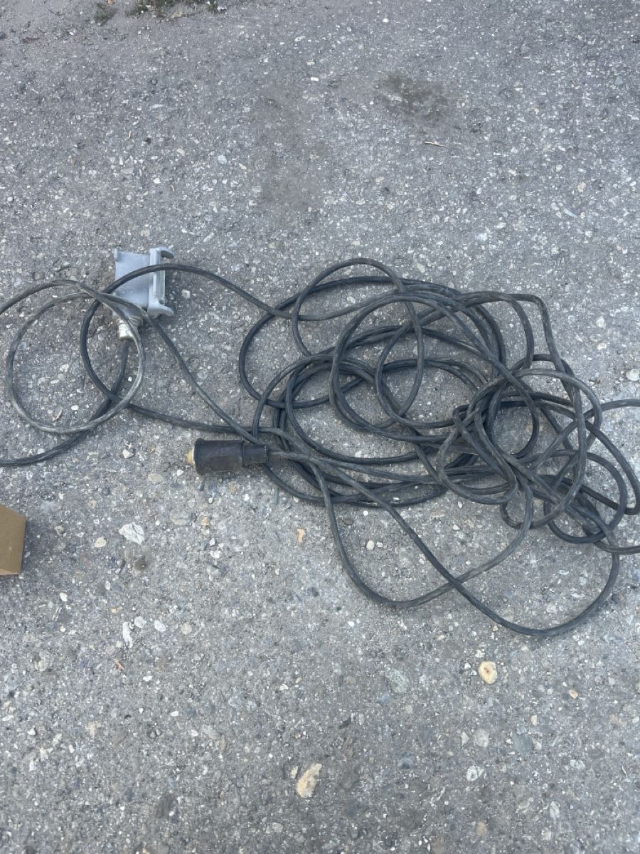 Telecomandi: Télécommande pour machine à chape avec commande de treuil  – Usato da Lucens venduto da bek_2w8p