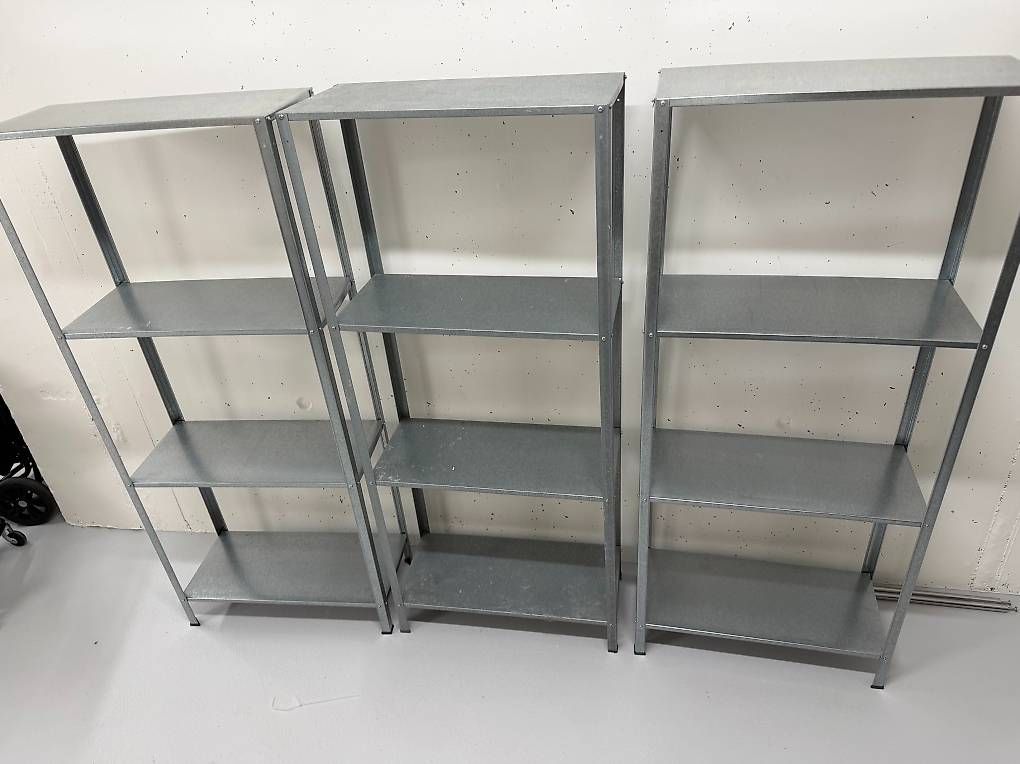 Scaffali: 3 Silberne Regale – Usato da Zürich venduto da Imperzinenz