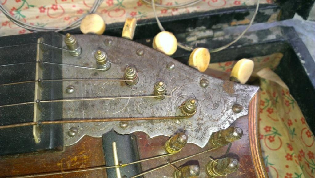 Musikinstrumente: Zitter im Koffer – Defekt aus Bellach von Super15 1