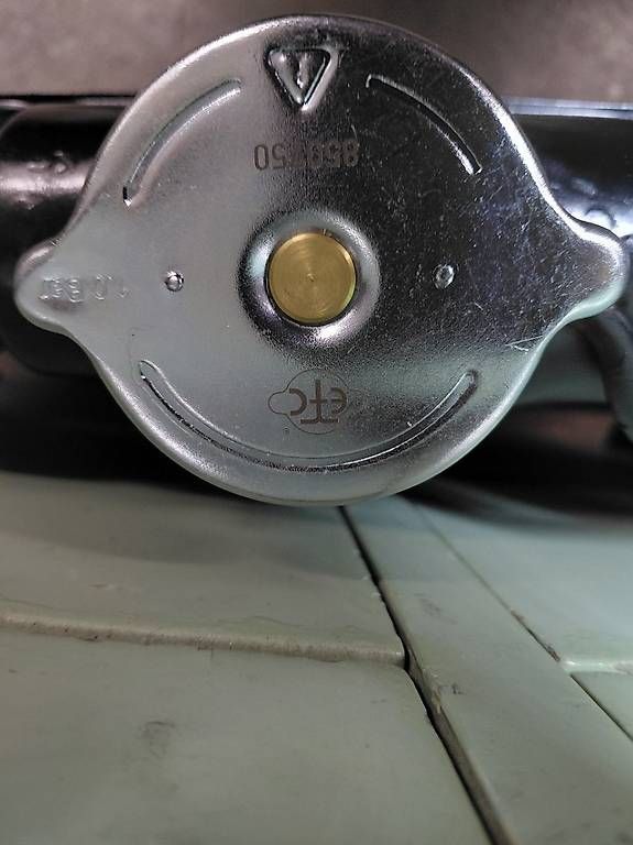 Tutti pezzi di ricambio auto: Mercedes 190 SL  Kühler neu – Usato da Gretzenbach venduto da rudiko 3