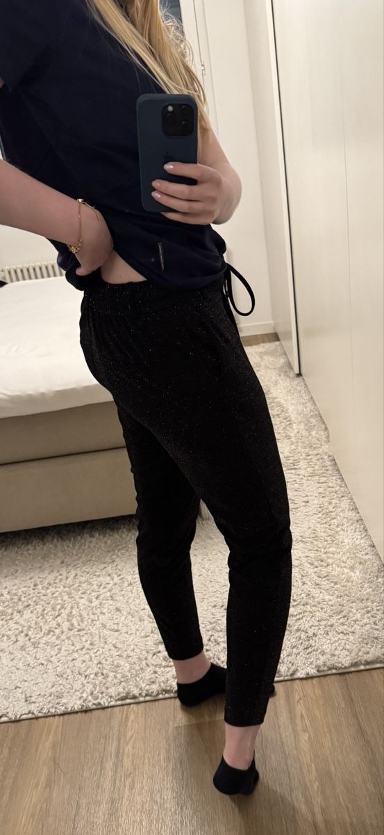 Pantaloni: Schwarze Glitzerhose Grösse 38 – Usato da Frauenfeld venduto da _smile_w 4