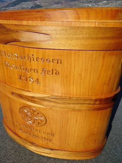 Articoli in legno: Butter - Holzgefäss, oval mit Deckel – Usato da Ergisch venduto da Haemmerli59