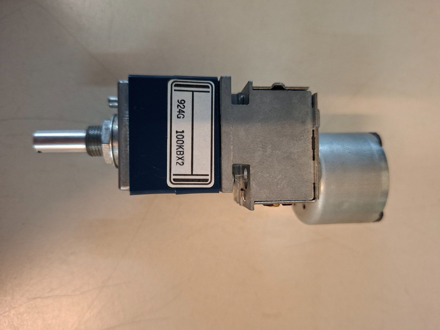Componenti elettronici: Potenziometer mit Motor – Nuovo (secondo la descrizione) da Niedergösgen venduto da piccorx5