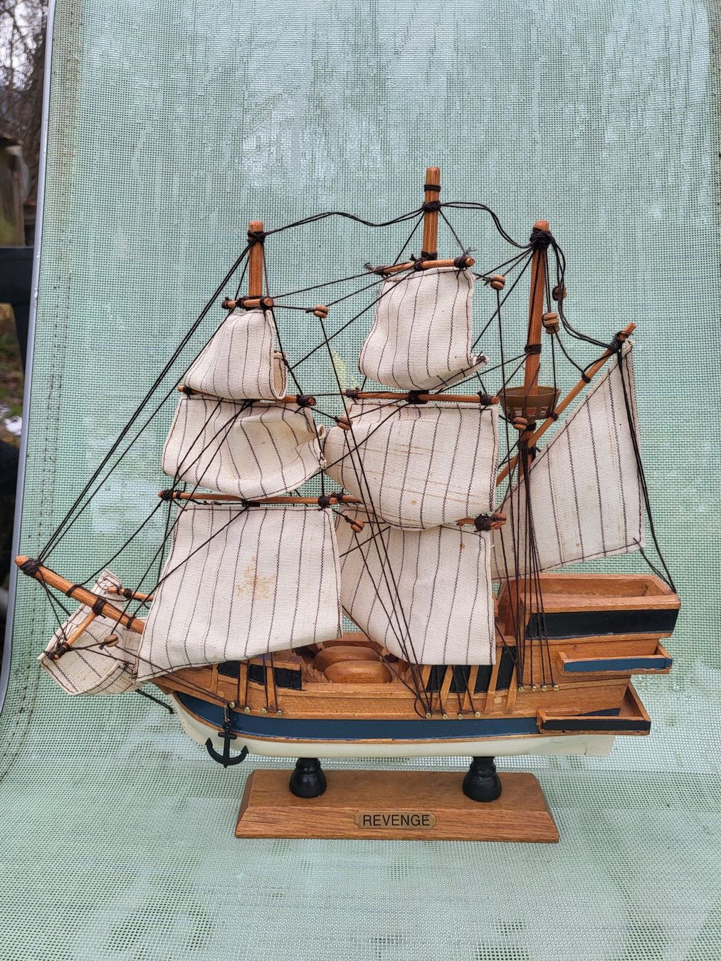 Kit di modellismo & Modellini statici: Antike Segelschiff "Revenge" Schiffsmodell Holz 25X25cm – Usato da Delémont venduto da mvl_l76c