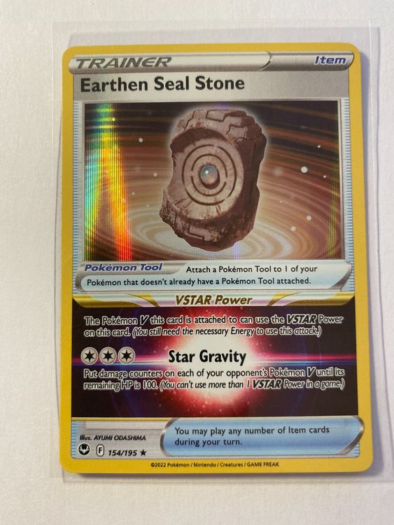 Pokemon Earthen Seal Stone 154/195 Silver Tempest EN | Kaufen auf Ricardo