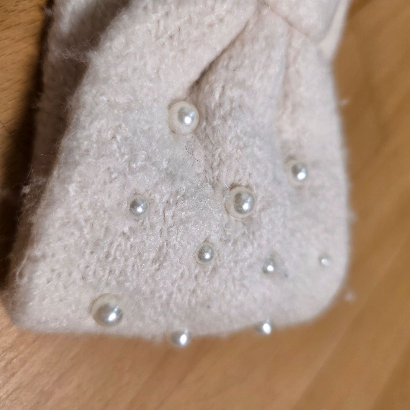 H&M Accessori per capelli: H&M gestricktes Stirnband mit Schleife & Perlen – Usato da Wald ZH venduto da CapLux 1