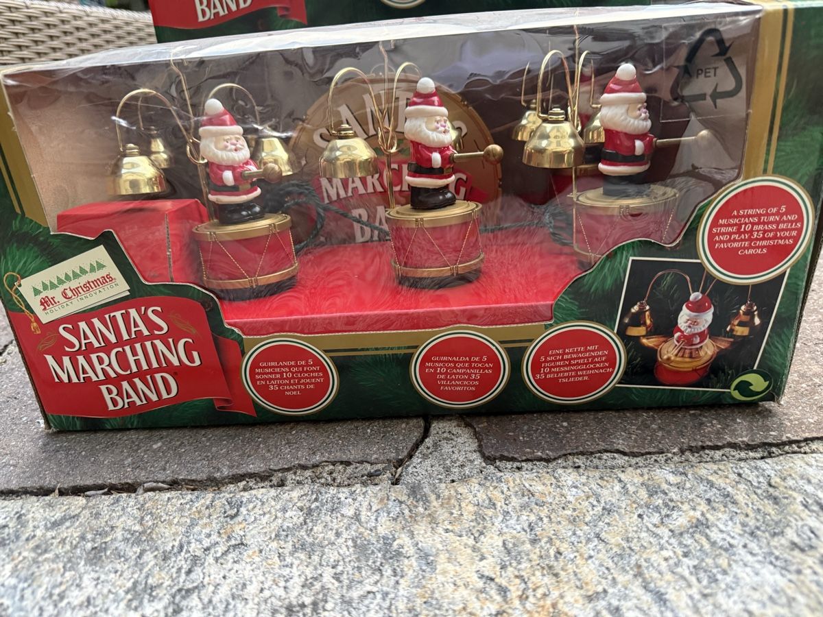 Tutte le decorazioni: Mr. Christmas Santa's Marching Band – Usato da suhr venduto da qwertzu04