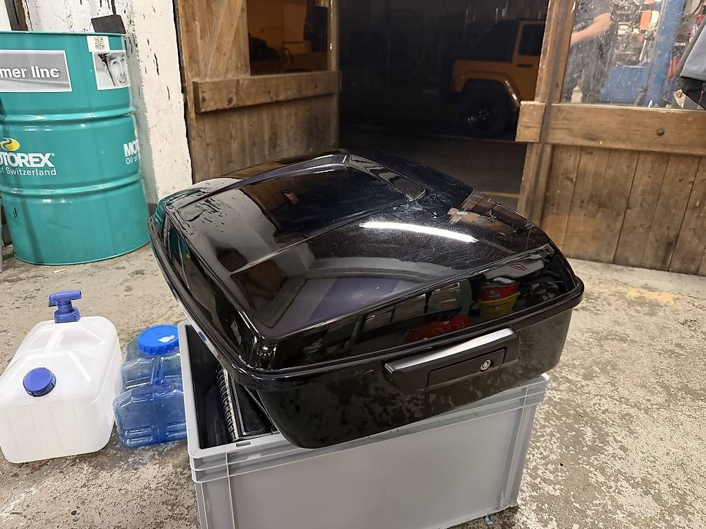 Topcases: Universal Hardcase für Motorräder – D'occasion à Herznach par donnie-brasco 1