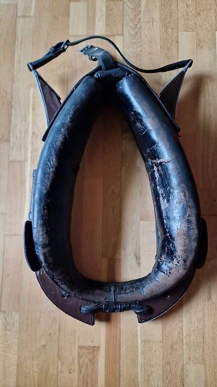 Tutte le decorazioni: Pferde-Kummet – Usato da Blumenstein venduto da Hofnarr777 1