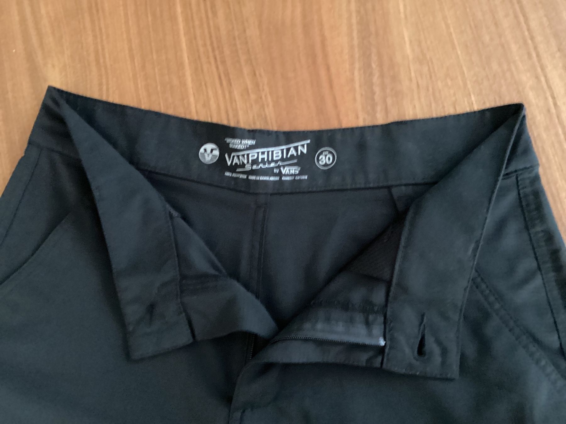 Vans Pantaloni: Vans vanphinian Series by Vans – Usato da Dachsen venduto da Achohberg 1