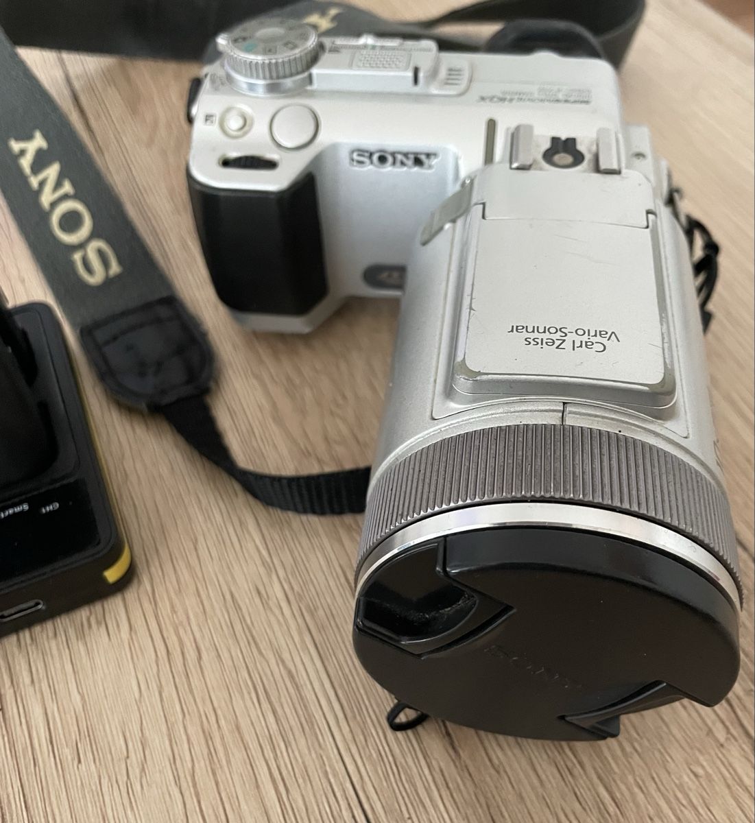 Sony Fotocamera: SONY MPEG DIGITAL STILL CAMERA – Usato da Plons venduto da wartauchris 1