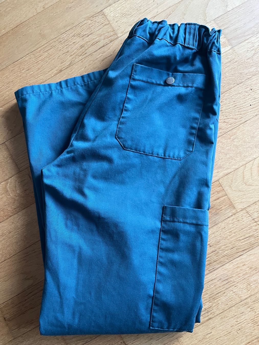 Pantalons: Petrolfarbige Arbeitshose Grösse 48 – D'occasion à Tagelswangen par Fige04 1