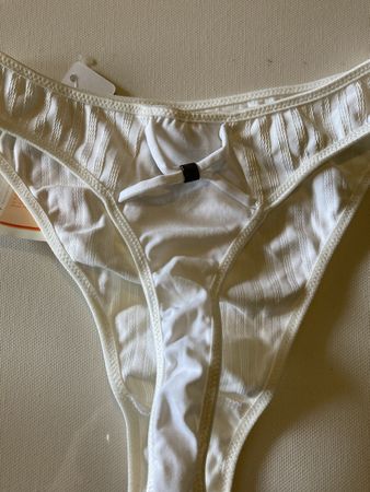 String neuf taille S. Simone Pérèle