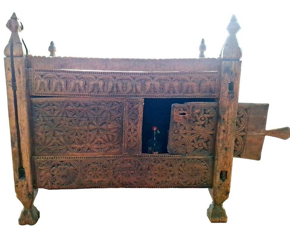 Cassapanche: Ancien meuble du Pakistan – Usato da Peseux venduto da galoue 3