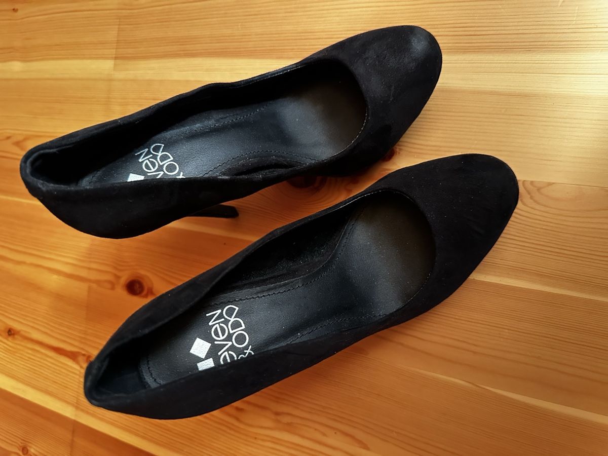Scarpe da donna: Schwarze Pumps von Even&Odd, Grösse 38 – Usato da St.Moritz venduto da El_telemarco 1