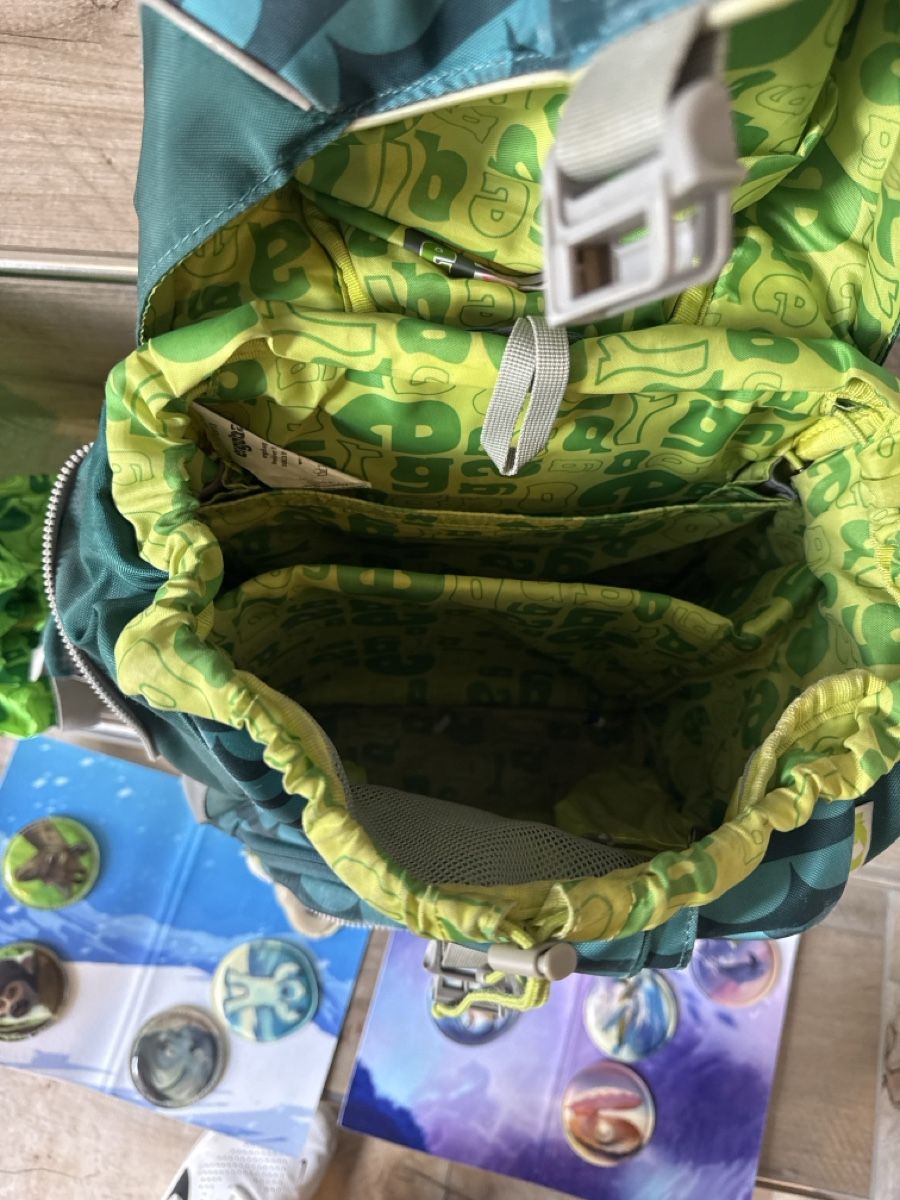 Ergobag Sacs & sacs à dos: Ergobag Rucksack blau-grün mit Anhänger und Buttons – D'occasion à Oberrohrdorf par einzelgarage 4