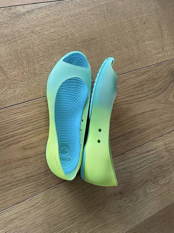 Scarpe per ragazzi: Crocs Sandalen Gr. 7 – Usato da Inwil venduto da kel_df7w