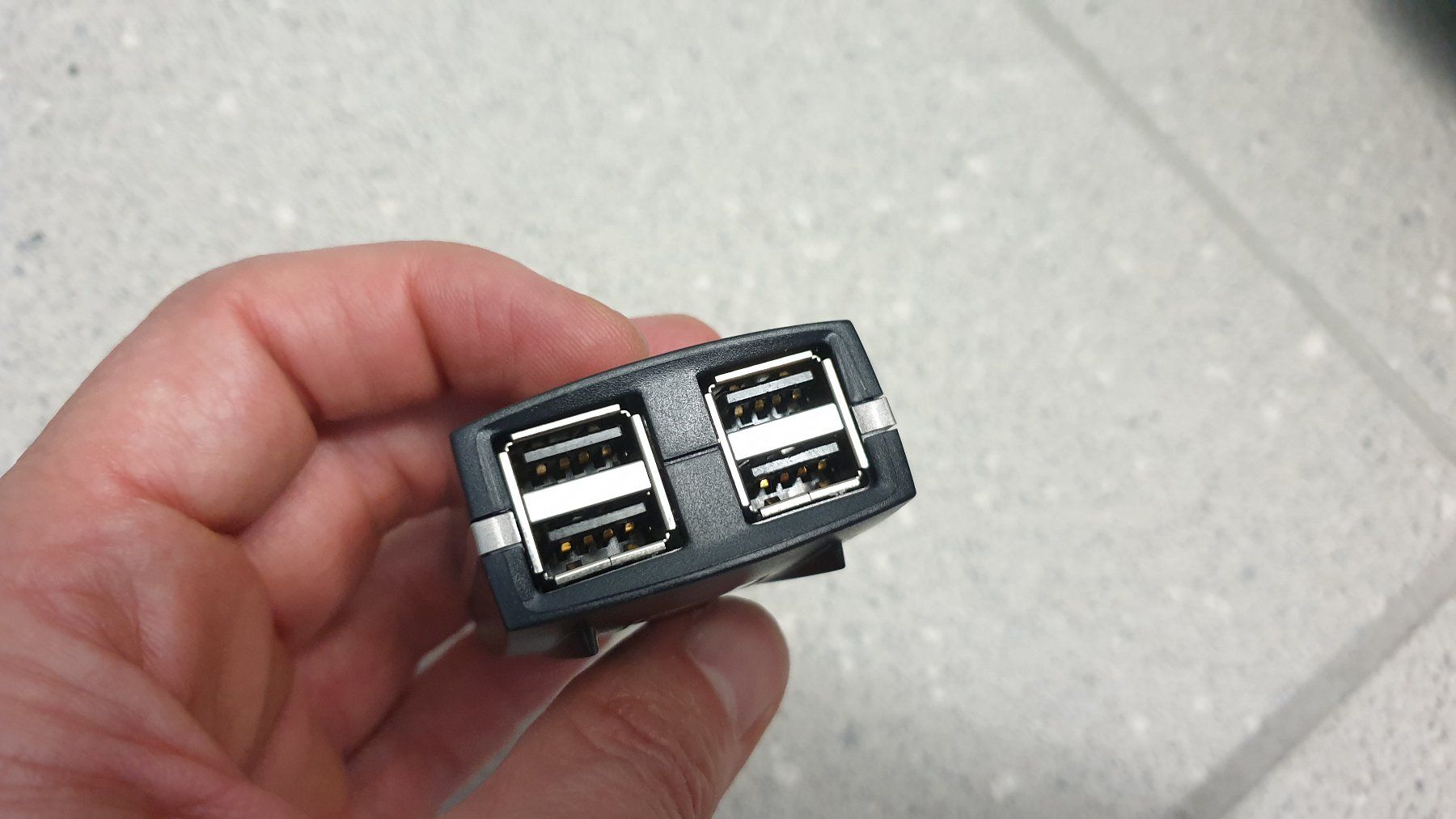 Hubs & Switches: Trust HU-1240Tp 4 Port USB Hub – D'occasion à Stäfa par Supertramp73 3