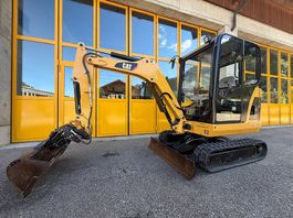 Bagger Cat 301.8 C mit 755h!