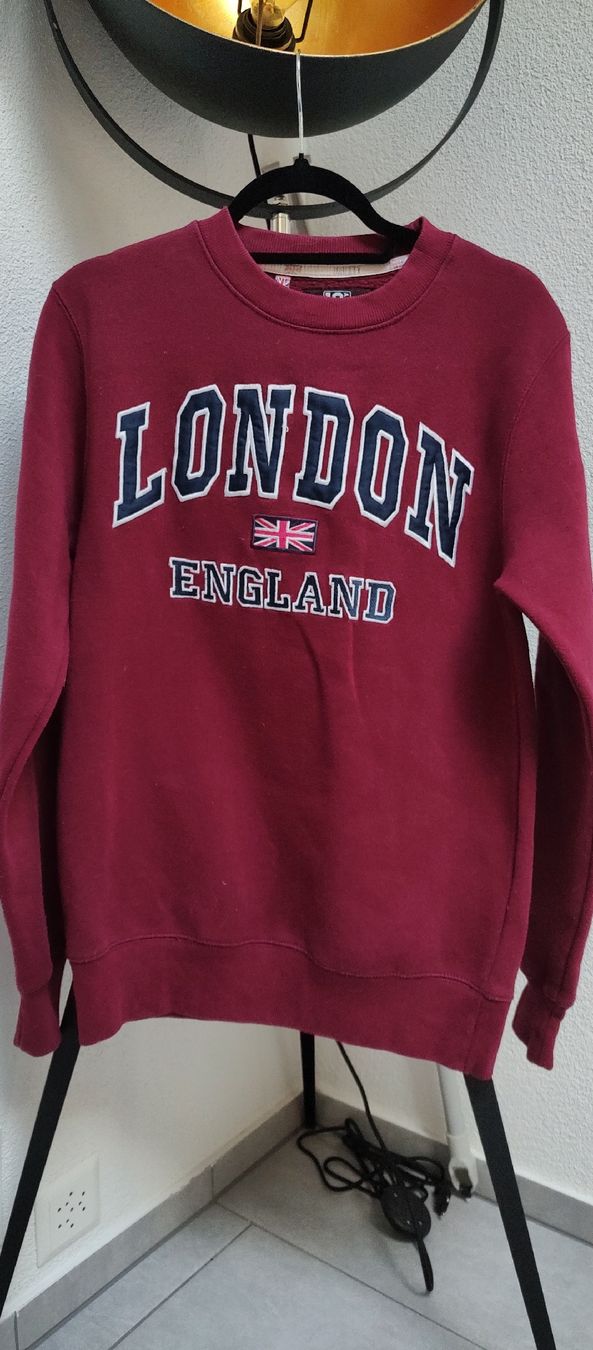 Pullover & Sweatshirts: Burgunderroter London England Pullover, Grösse M top! – Gebraucht aus Seedorf UR von Carmena3
