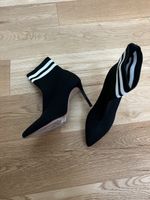 Bottines Schutz chaussettes noires à rayures, taille 38.