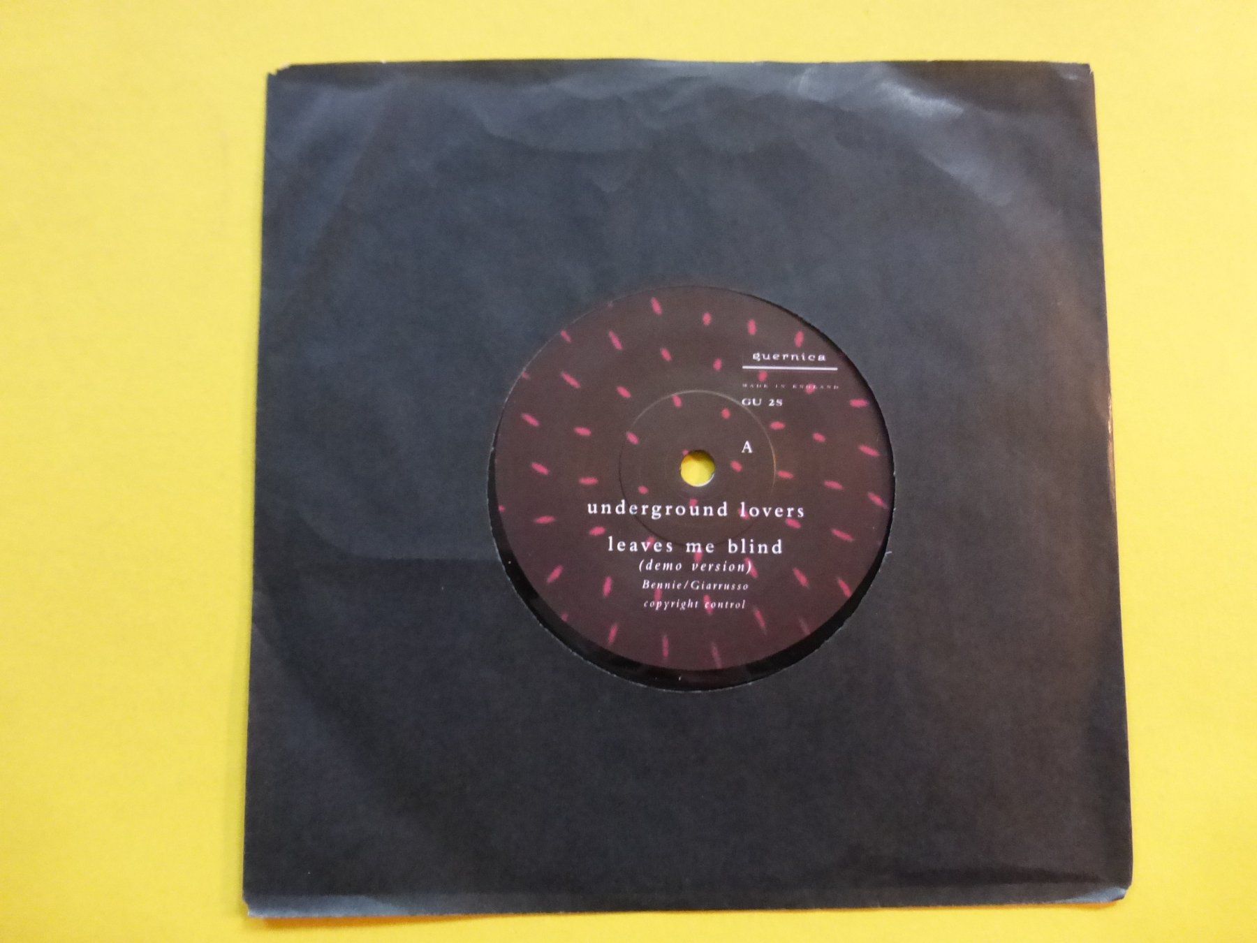 Dischi in vinile: Underground Lovers – Leaves Me Blind – Usato da Zürich venduto da Swiss57