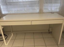 Schreibtisch