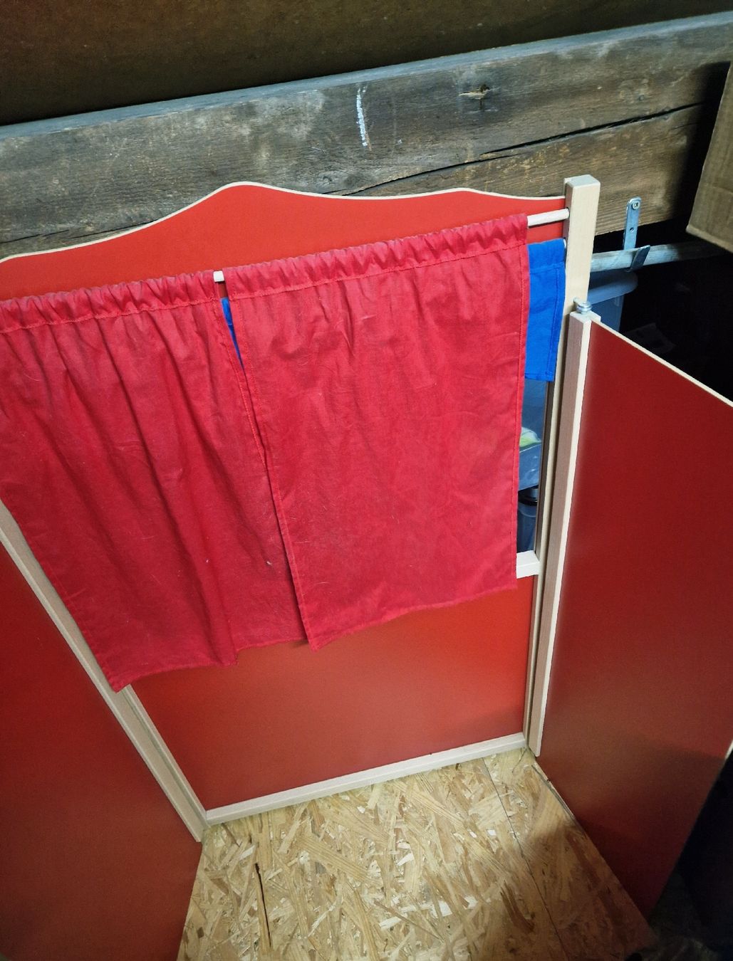 Spielzeuge: Kasperli Theater – Gebraucht aus Stüsslingen von white_angel86 1