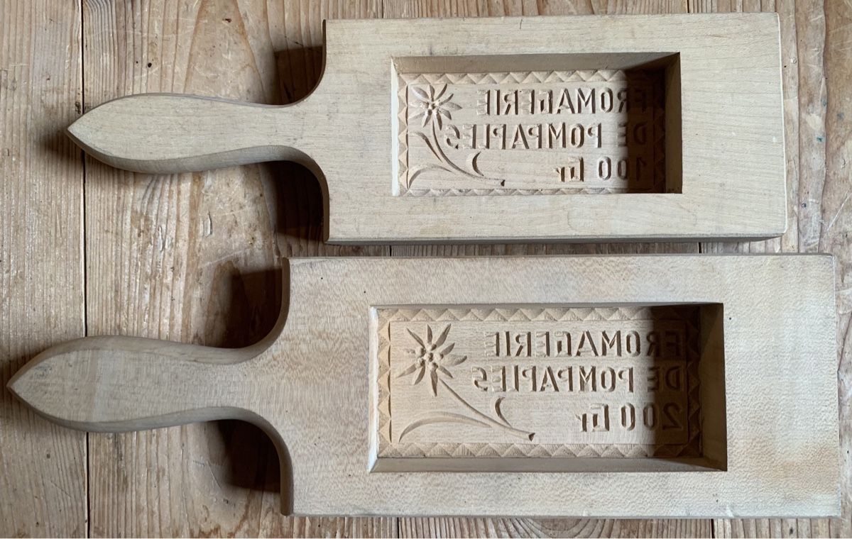 Elettrodomestici da cucina: 2 Butter-Model aus Holz – Usato da Goldingen venduto da Bergler012