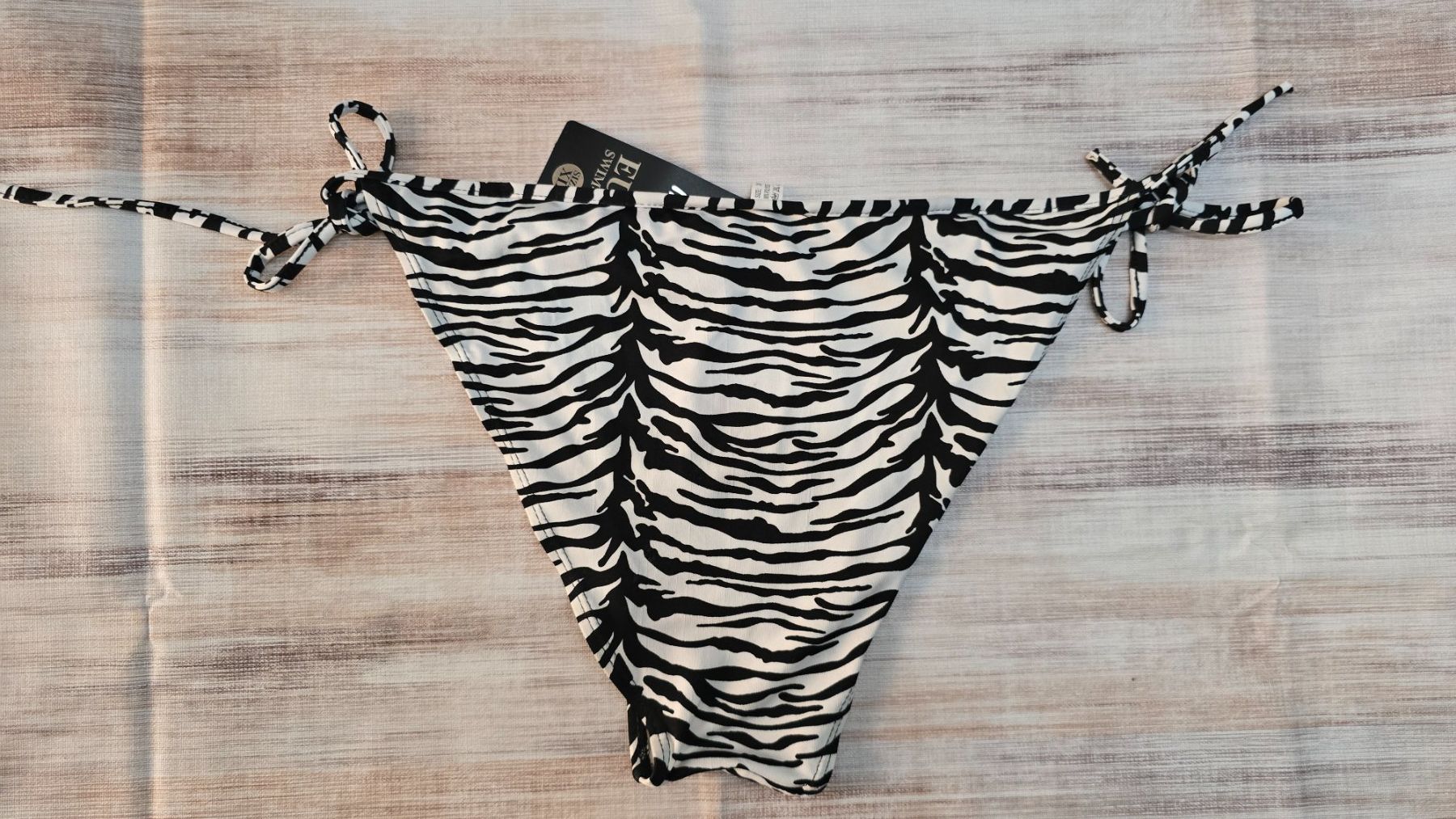 Costumi da bagno & Bikini: Side-Tie Bikini Slip - XL - Zebra 👙 – Nuovo (secondo la descrizione) da Thalwil venduto da VitaMini 3