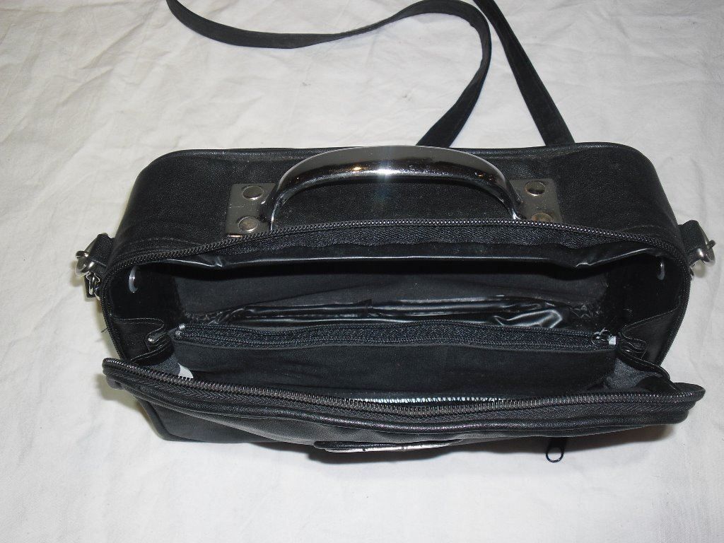 Borse da donna: Hand- und Umhänge- Tasche – Usato da Büren SO venduto da omsa 4
