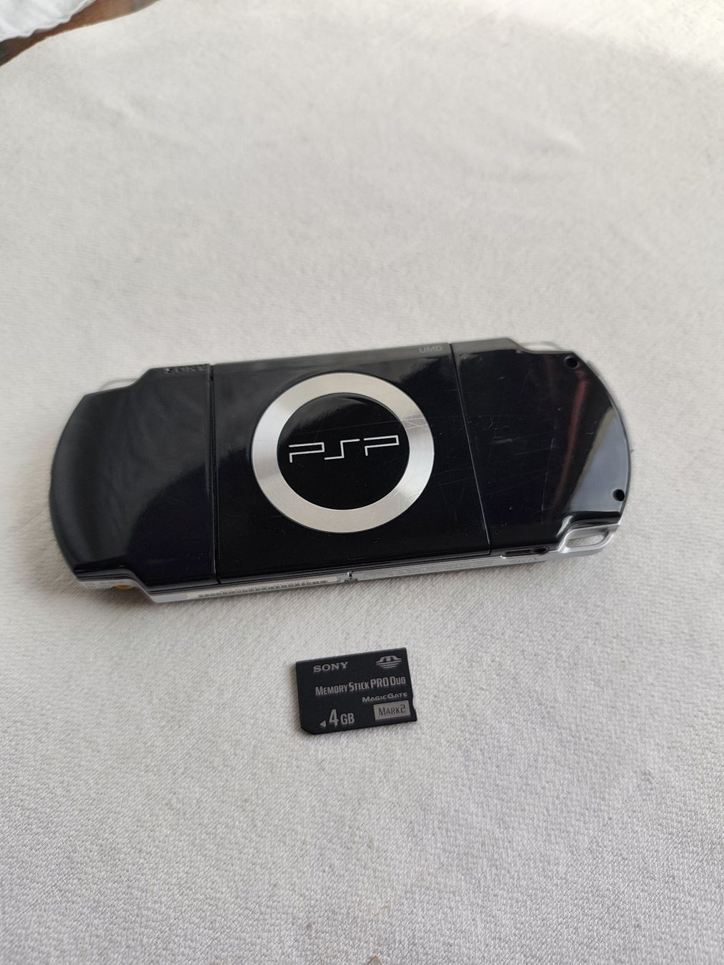 Sony Consoles: PSP 2004 + Need for Speed + 4gb Memorystick – D'occasion à Oberwil BL par suaku 4