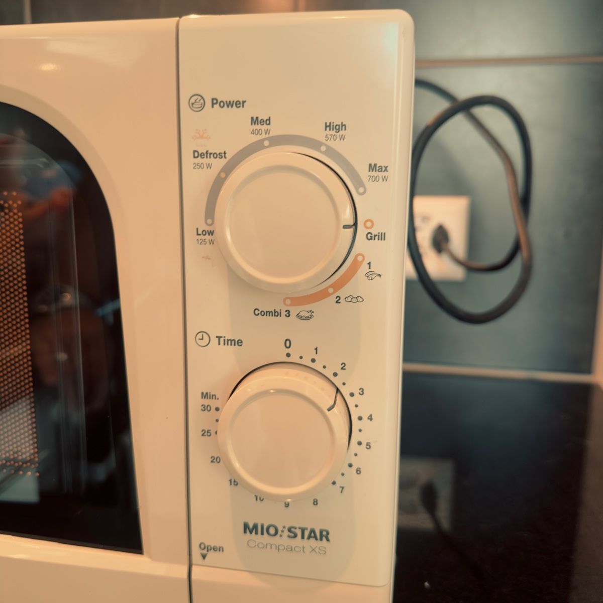 Appareils de cuisine: Microwelle – D'occasion à Rafz par Tueni1 3