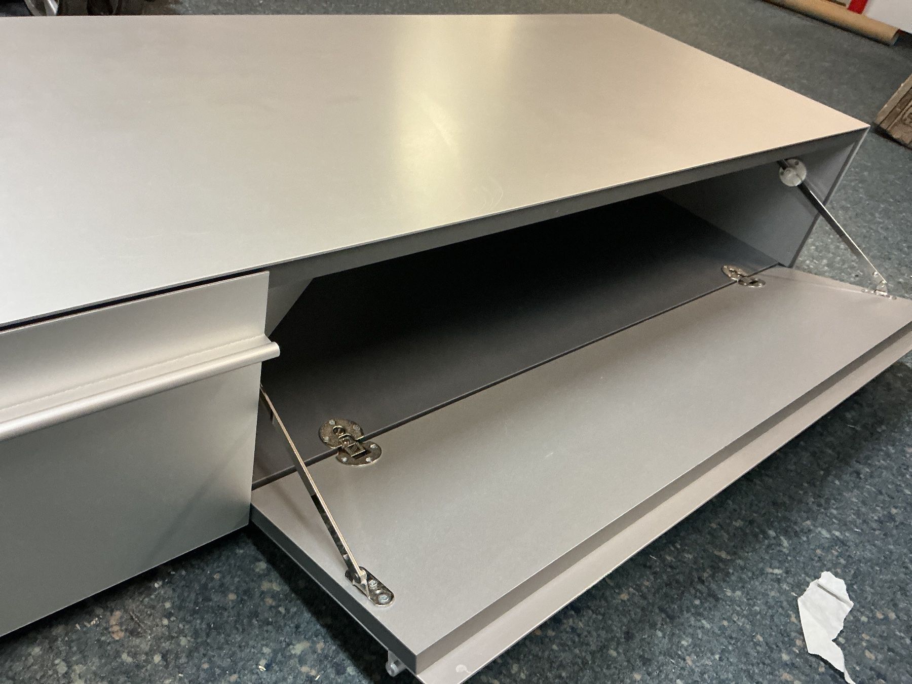 TV Möbel: Modernes Sideboard, Fernsehmöbel silbern – Gebraucht aus Bern von vielerart 4