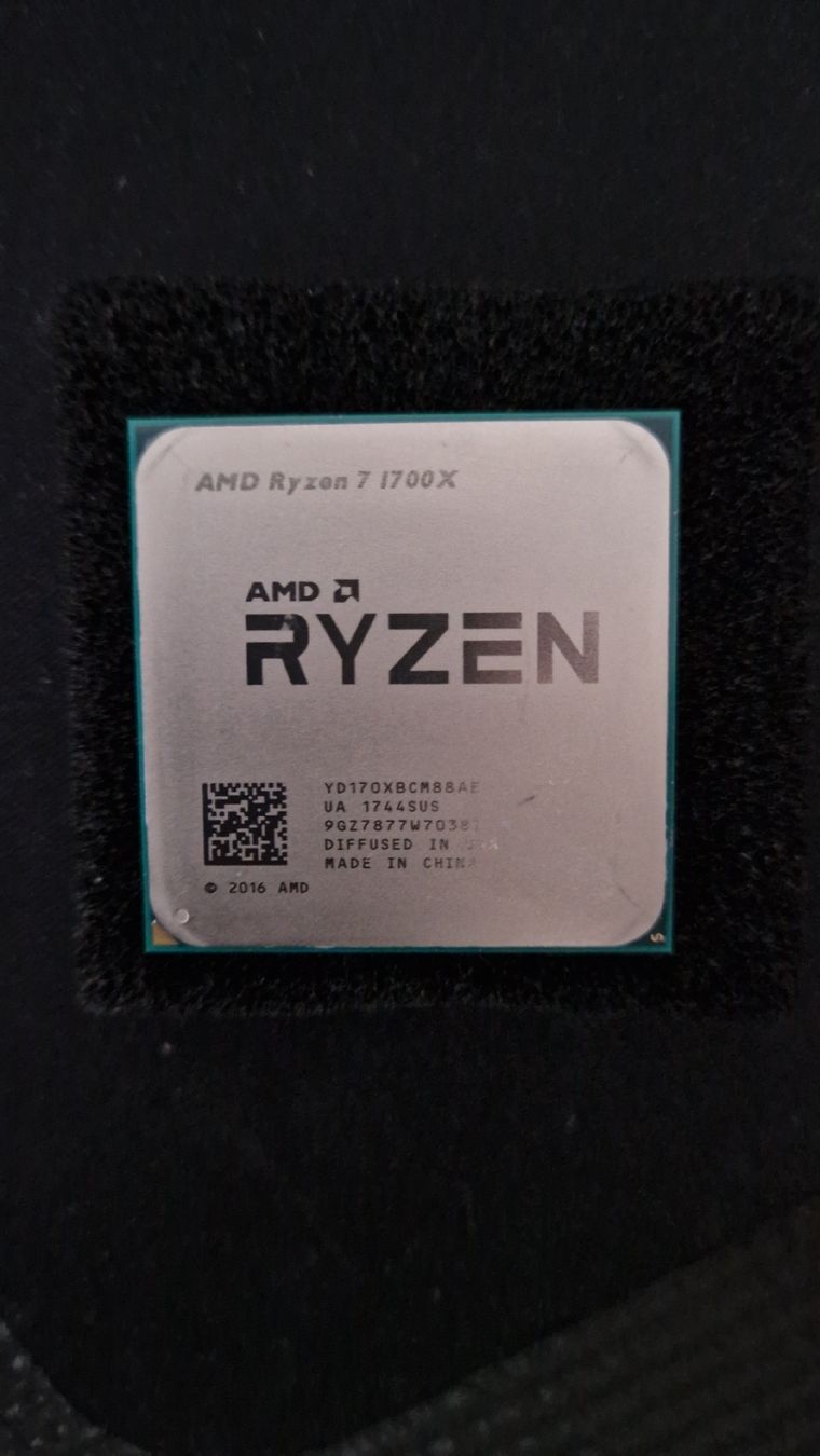 Amd Componenti elettronici: AMD Ryzen 7 1700x – Usato da Genève venduto da keenan121 2