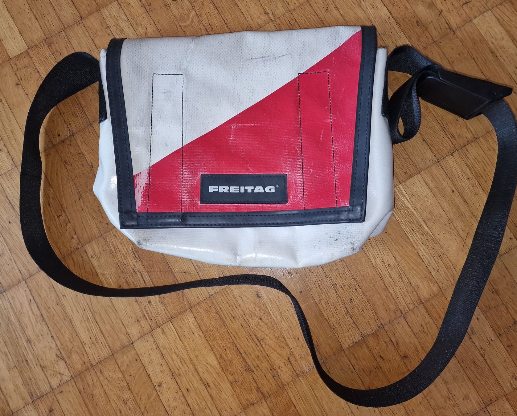 Freitag Taschen: Original Freitag Schultertasche – Gebraucht aus Zürich von Pero6 1