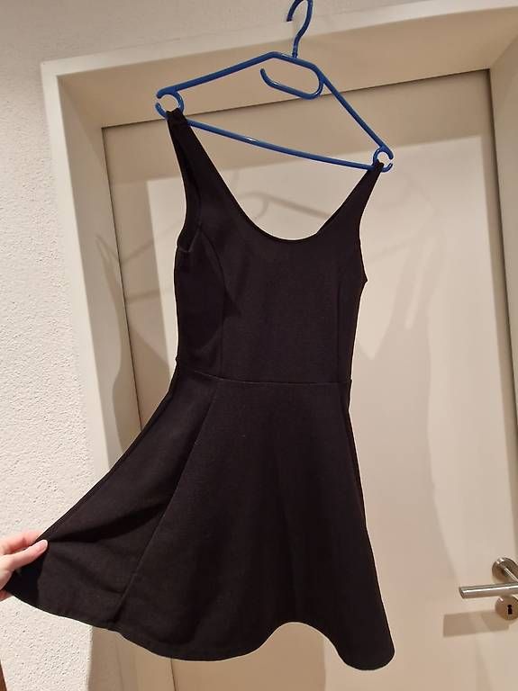 Robes: 4 kurze schwarze Kleider / Cocktailkleider – D'occasion à Goldach par Kaktus1984 3