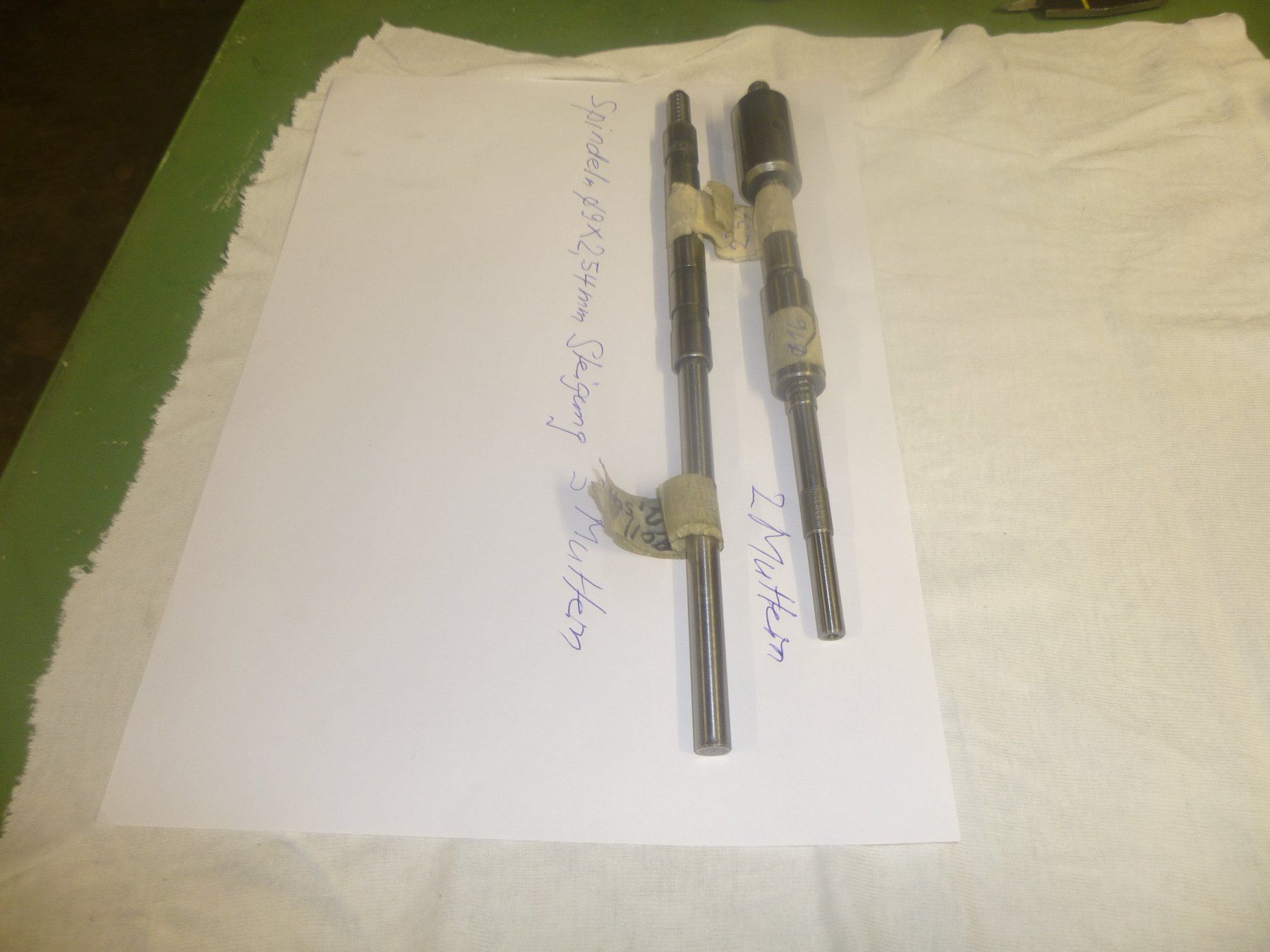 Autres pour métaux et serrurerie: " Spindeln mit Muttern – D'occasion à Thörigen par samo02 2