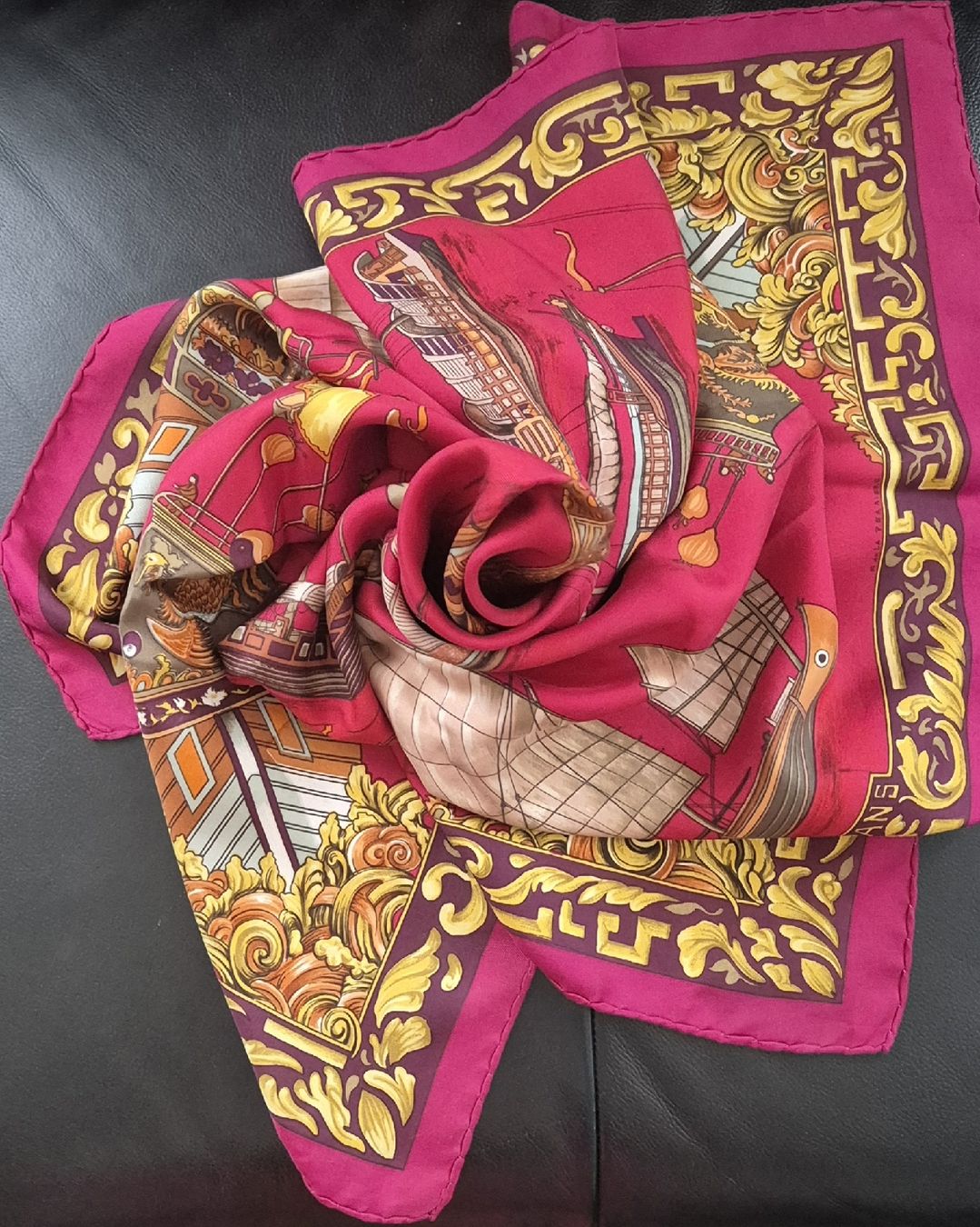Hermès Foulard & Sciarpe: Foulard Hermès – Usato da st Gingolph venduto da Fast-fashion 1