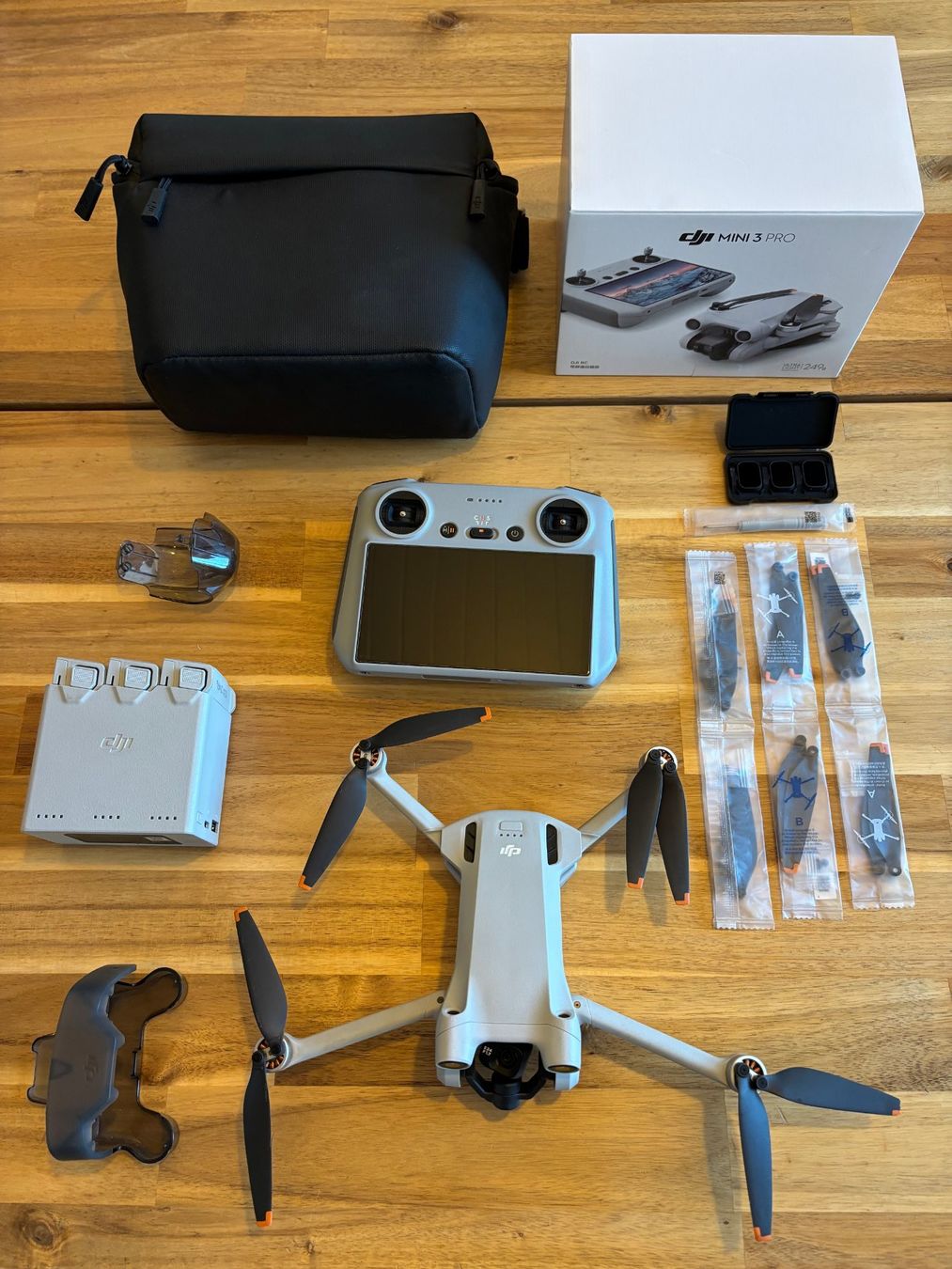 DJI Modellismo RC: DJI Mini 3 Pro Fly more Combo + Extras – Usato da Genève venduto da jgr_hmr8