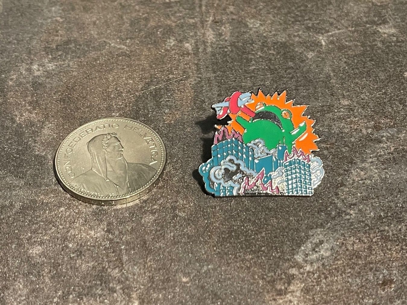Plaketten & Abzeichen: Frog destroying City meme Pin – Gebraucht aus Biel/Bienne von bas_c8yf 1