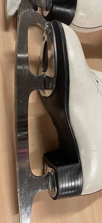 Schlittschuhe: Schlittschuhe Mädchen Gr. 37 – Gebraucht aus Stettfurt von soeins 3